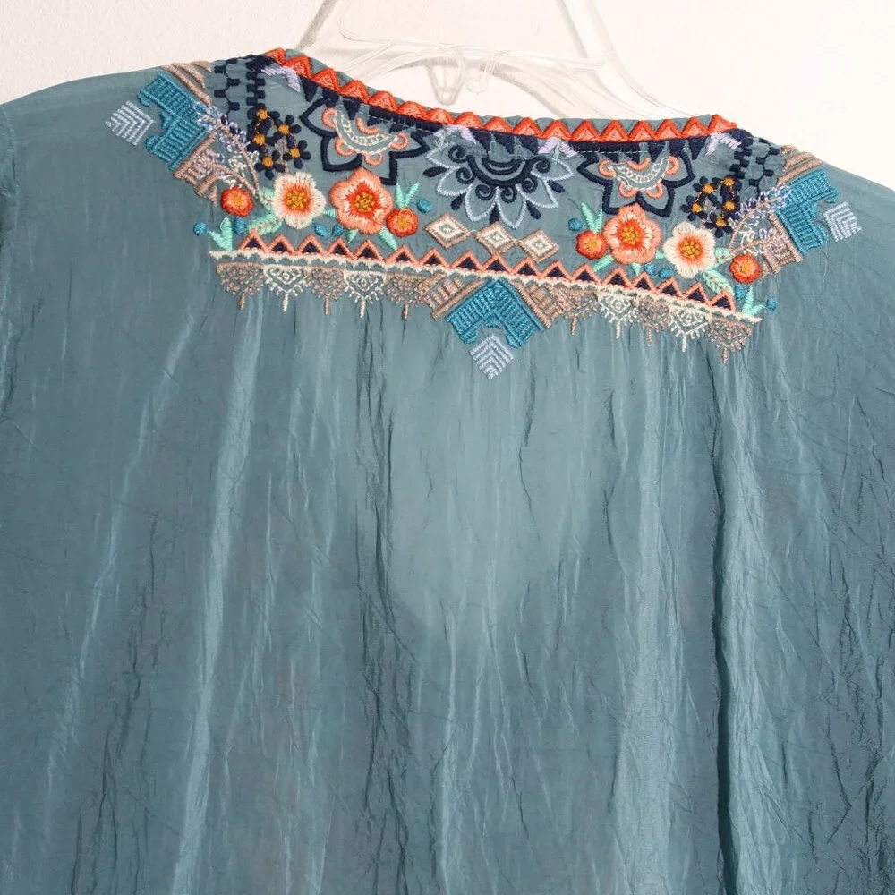 Johnny Was Maya Embroidered Blouse Top Shirt Teal Floral V-Neck Size Medium - Picture 9 of 10